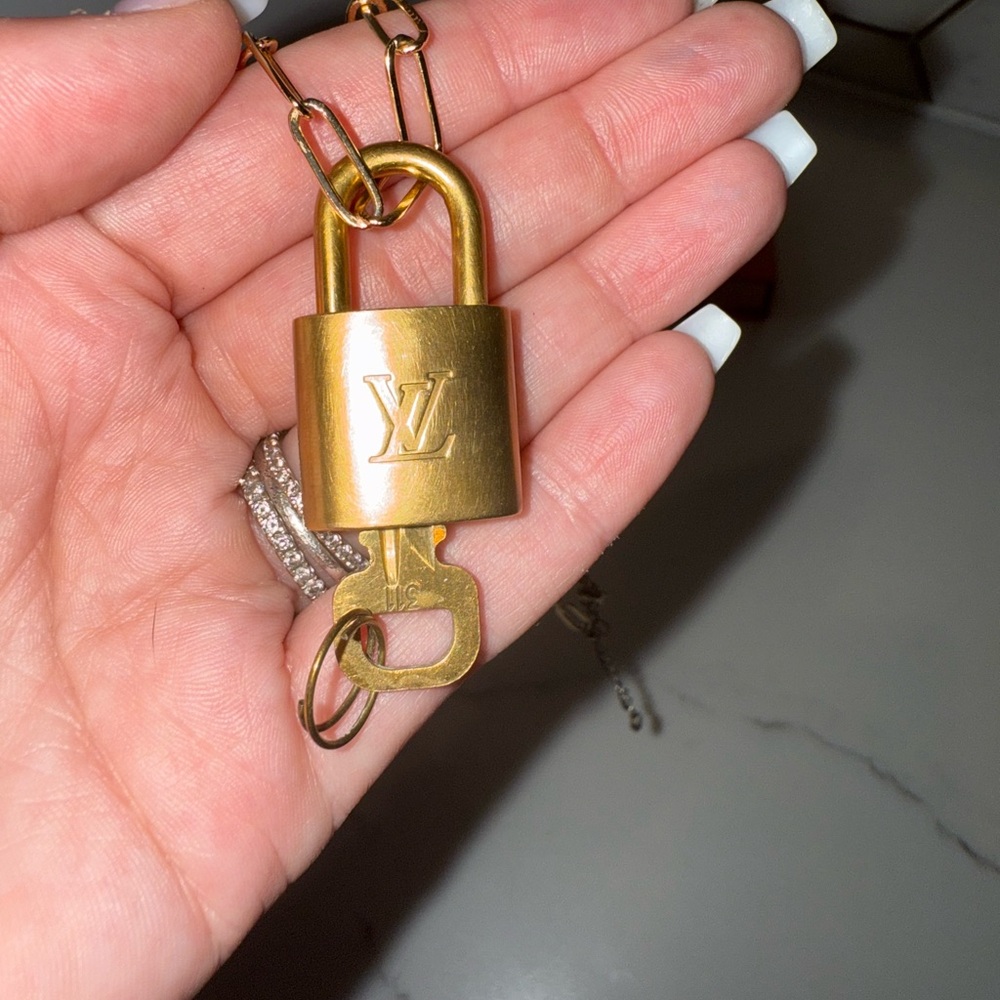 Authentic Louis Vuitton lock and key Necklace #311 - Picture 4 of 9